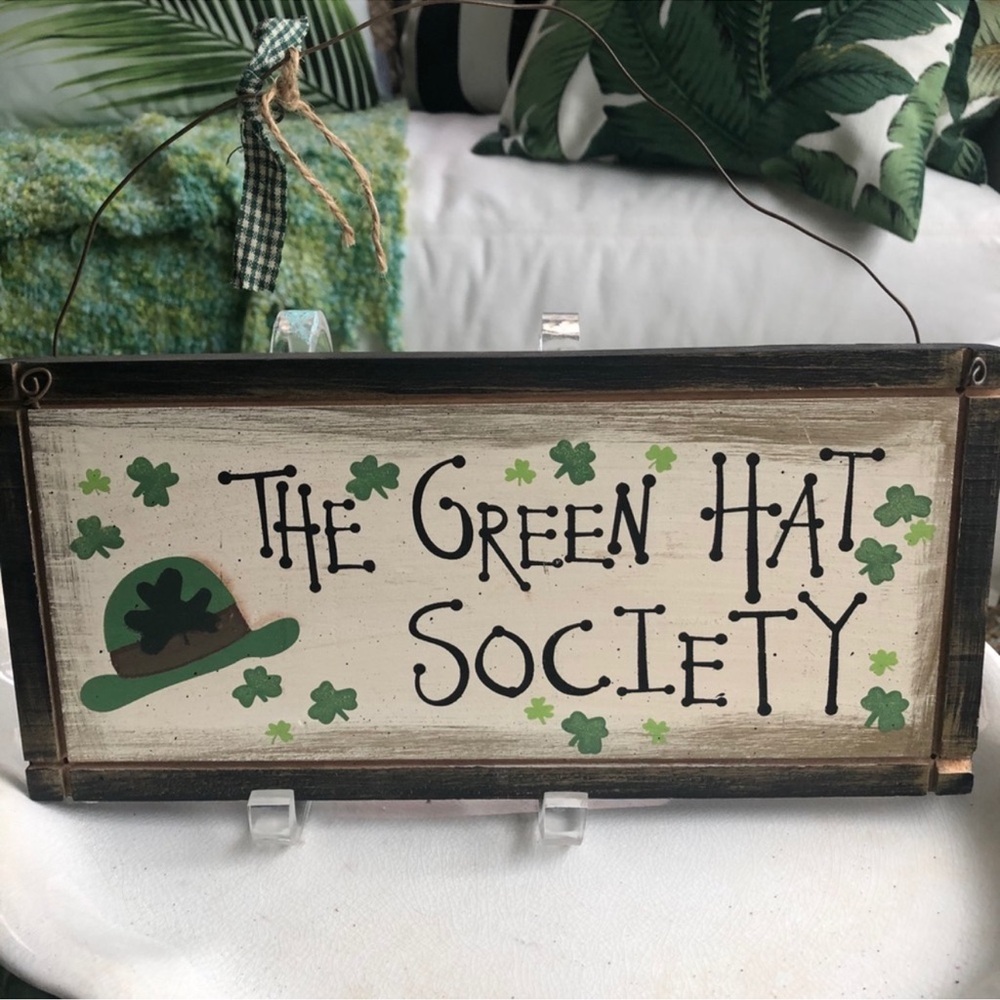 NWT! ☘️Green Hat Society St Patrick’s Day Wood Sign